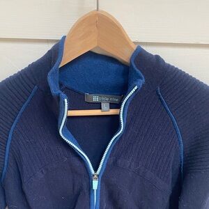 Title Nine Women’s Dark Blue Zip-Up Sweater size large in great condition
